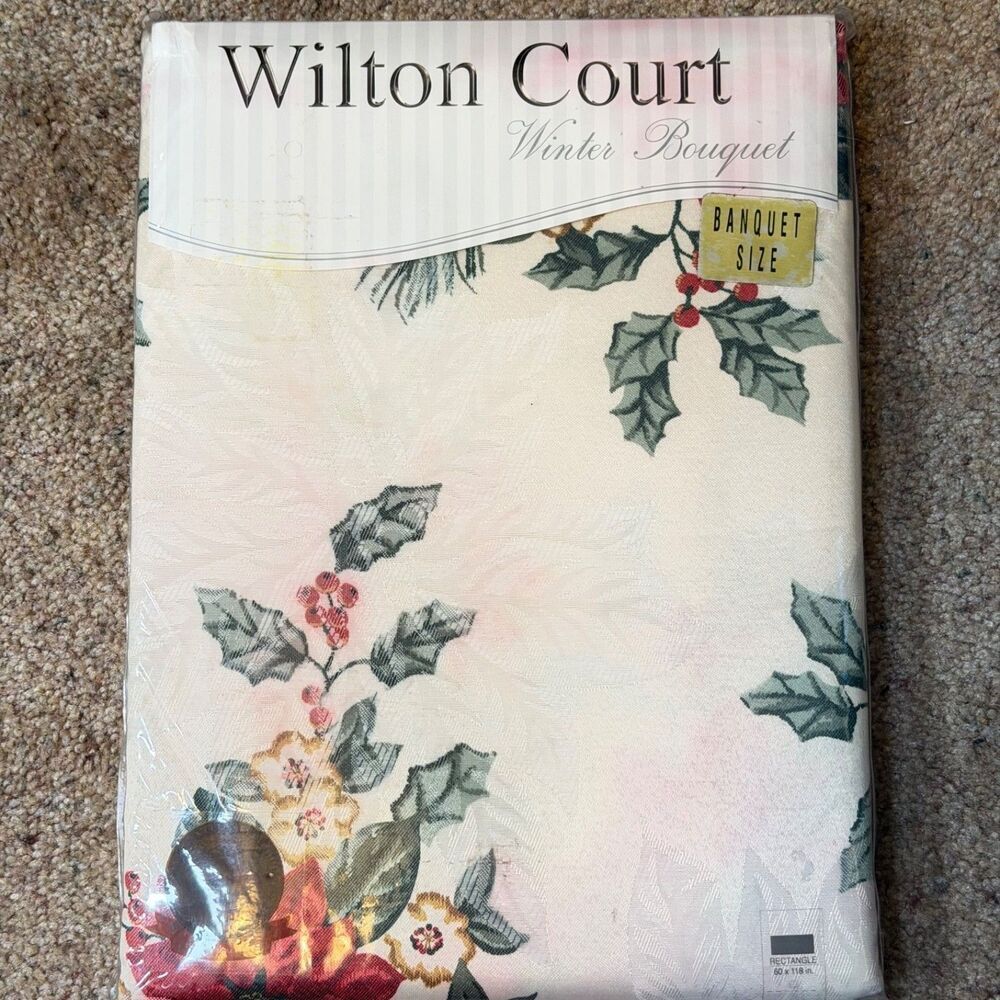 Vintage Wilton Court Winter Bouquet Christmas Tablecloth 60x118 NIP